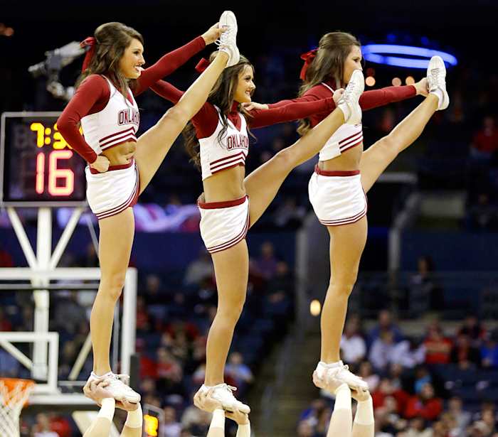 Oklahoma-cheerleaders-AP413309004586_1_0.jpg